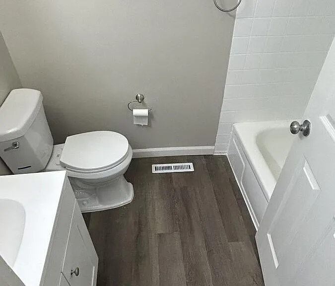 218 E 12th St #1 — Photo 7