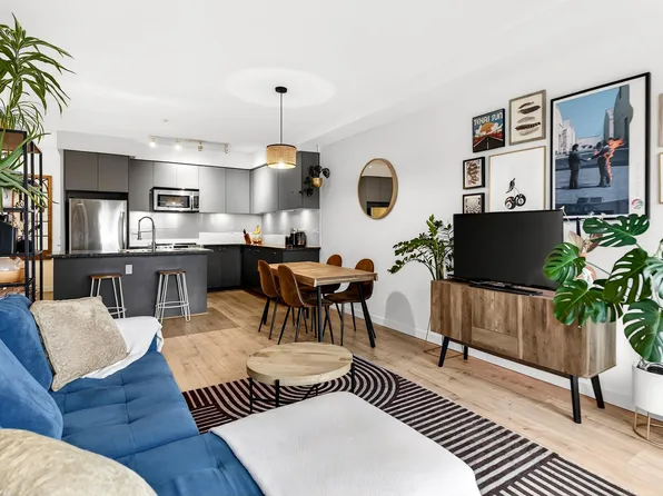 6440 194th St #401, Surrey, BC V4N 6J7