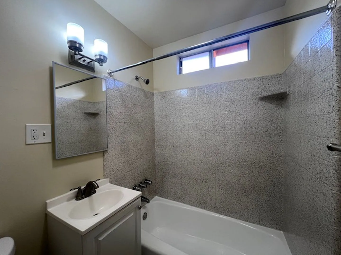 430 Golden Ave — Photo 4
