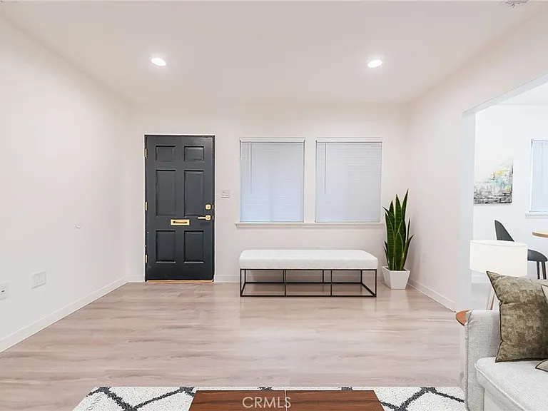 11342 Emelita St — Photo 4