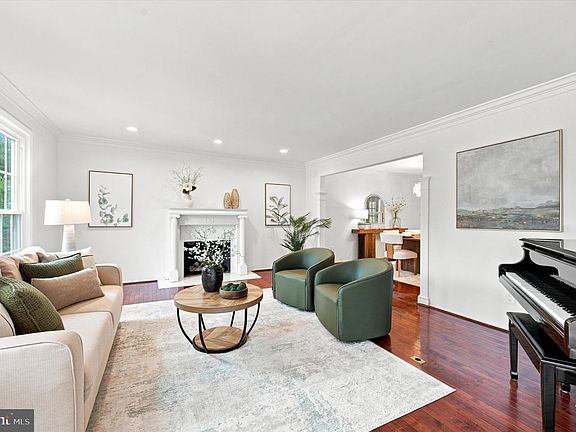5th image of 637 Heather Ln