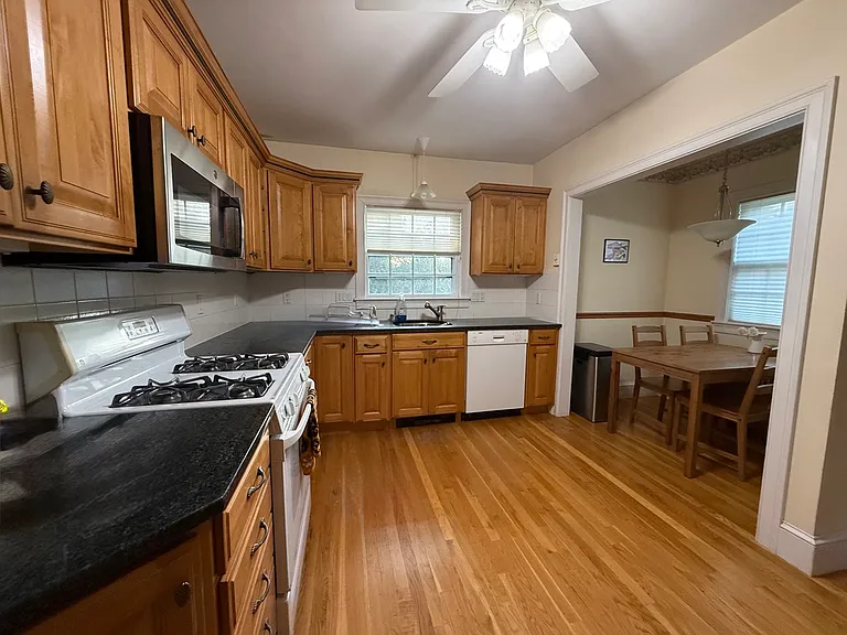 111 Highland Ave — Photo 16