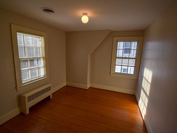 3rd image of 1512 Prince Edward St