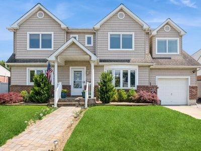 2716 Sheila Court, East Meadow, NY, 11554