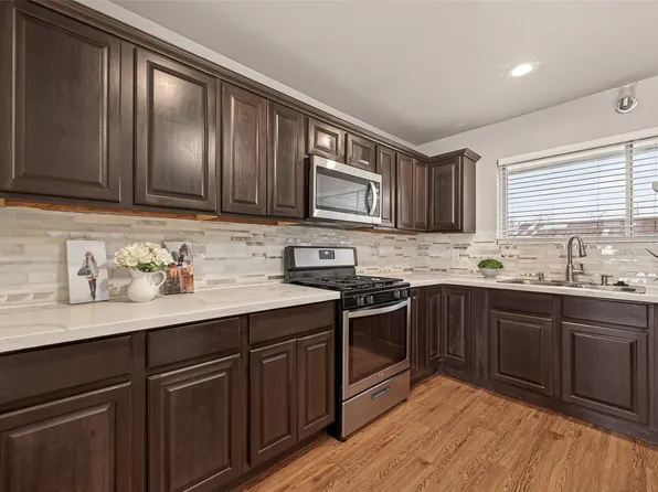 10 Ferguson St, Baytown, TX 77520