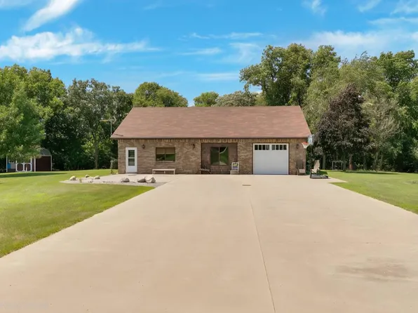 8666 Riverwood Cir, New London, MN 56273