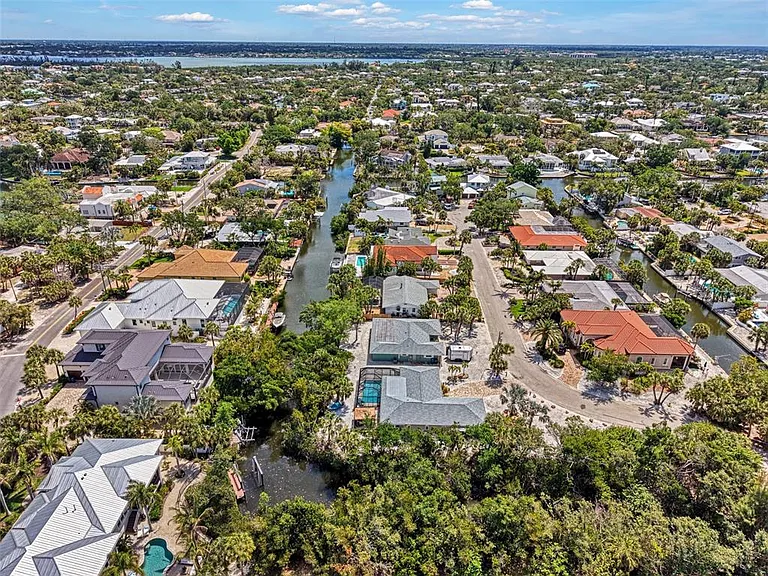 307 Avenida De Paradisio — Photo 59