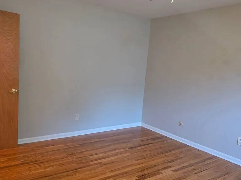 812 Leeds Ln — Photo 24