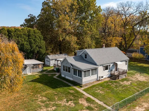 7 Gaspee St, Chicopee, MA 01013