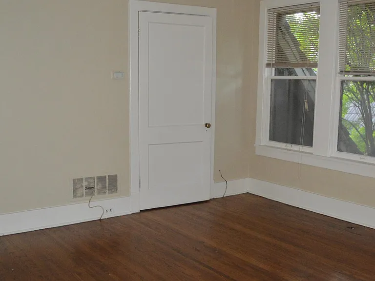 230 Hawthorne St #3 — Photo 9