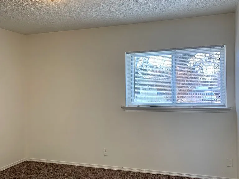370 Atrisco Dr SW — Photo 13