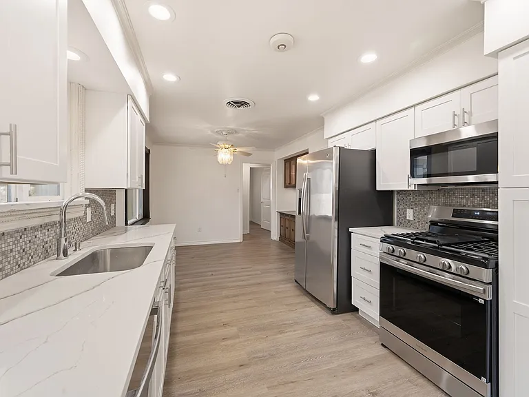 2417 Muret St — Photo 12