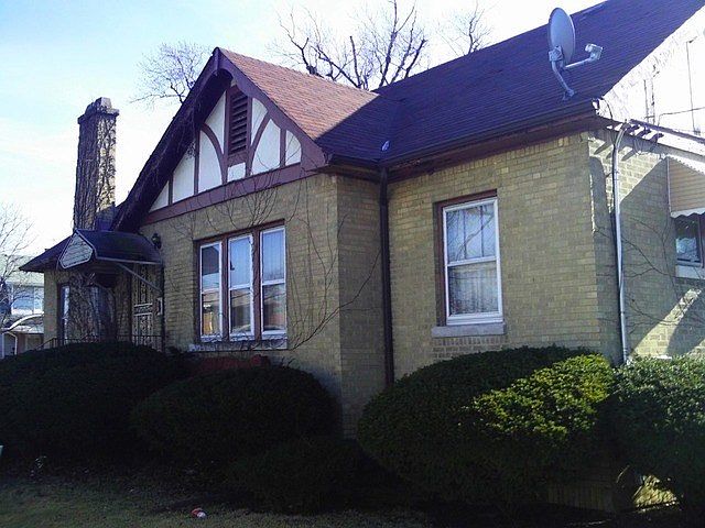 1st image of 800 S 18th Ave