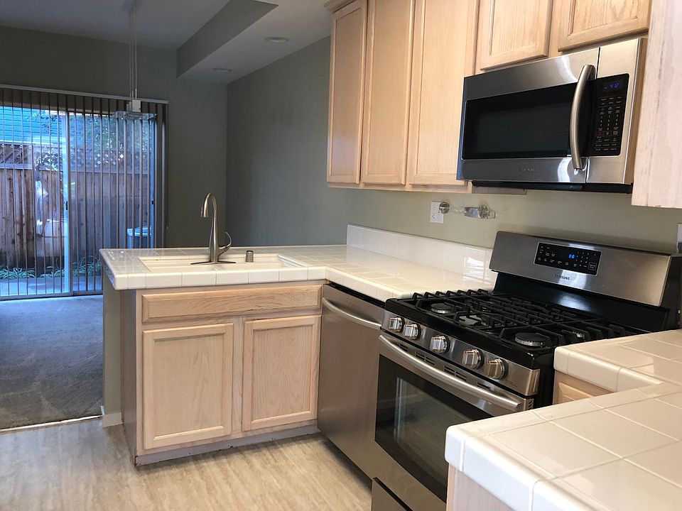 2nd image of 118 Chalet Woods Cir