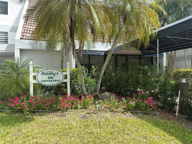 Building Photo - 200 Lakeview Dr #111