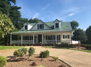712 Bay View Dr W, Grand Rivers, KY 42045