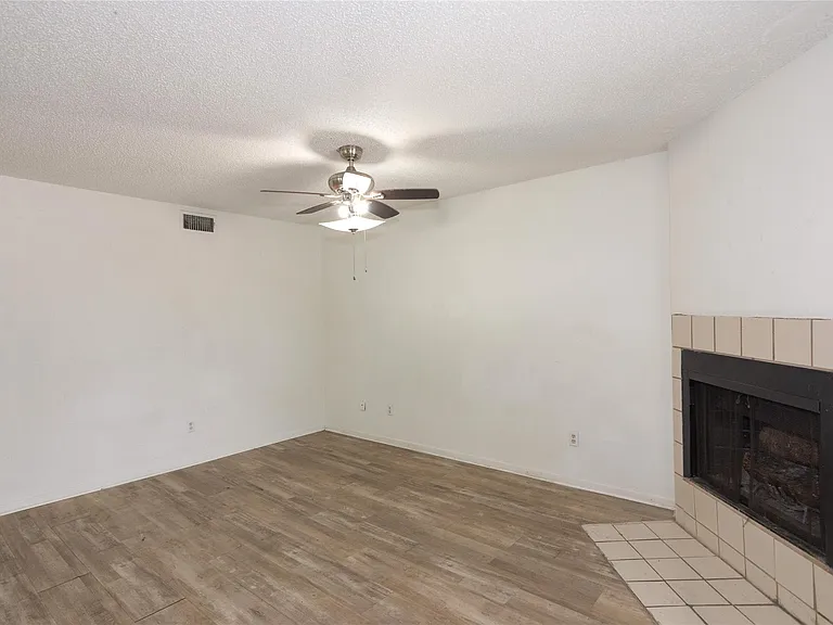 1607 Onion Creek Village Dr #D — Photo 4