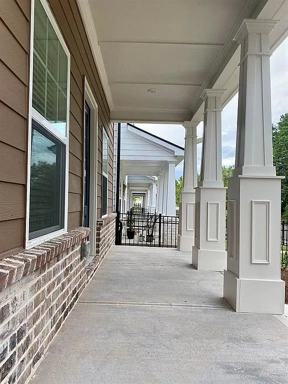 3 bed, 3.0 bath, 2064 sqft, $2,350 — Photo 3