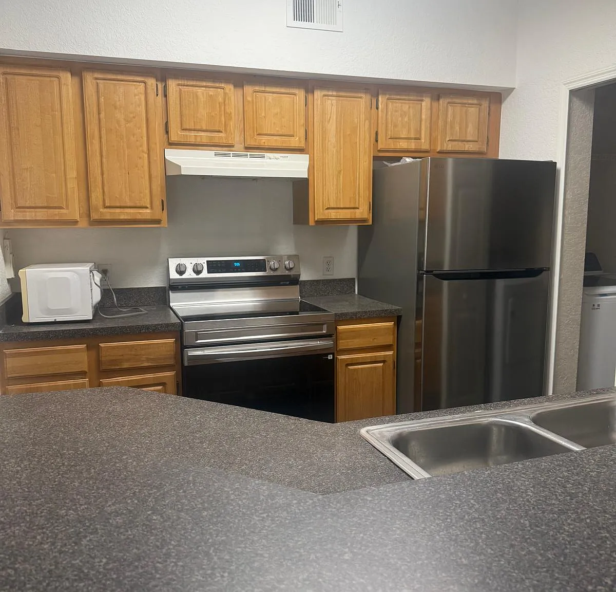 1 bed, 713 sqft, $1,300 — Photo 2