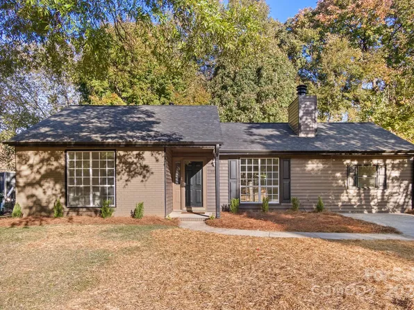 5829 Old Meadow Rd, Charlotte, NC 28227