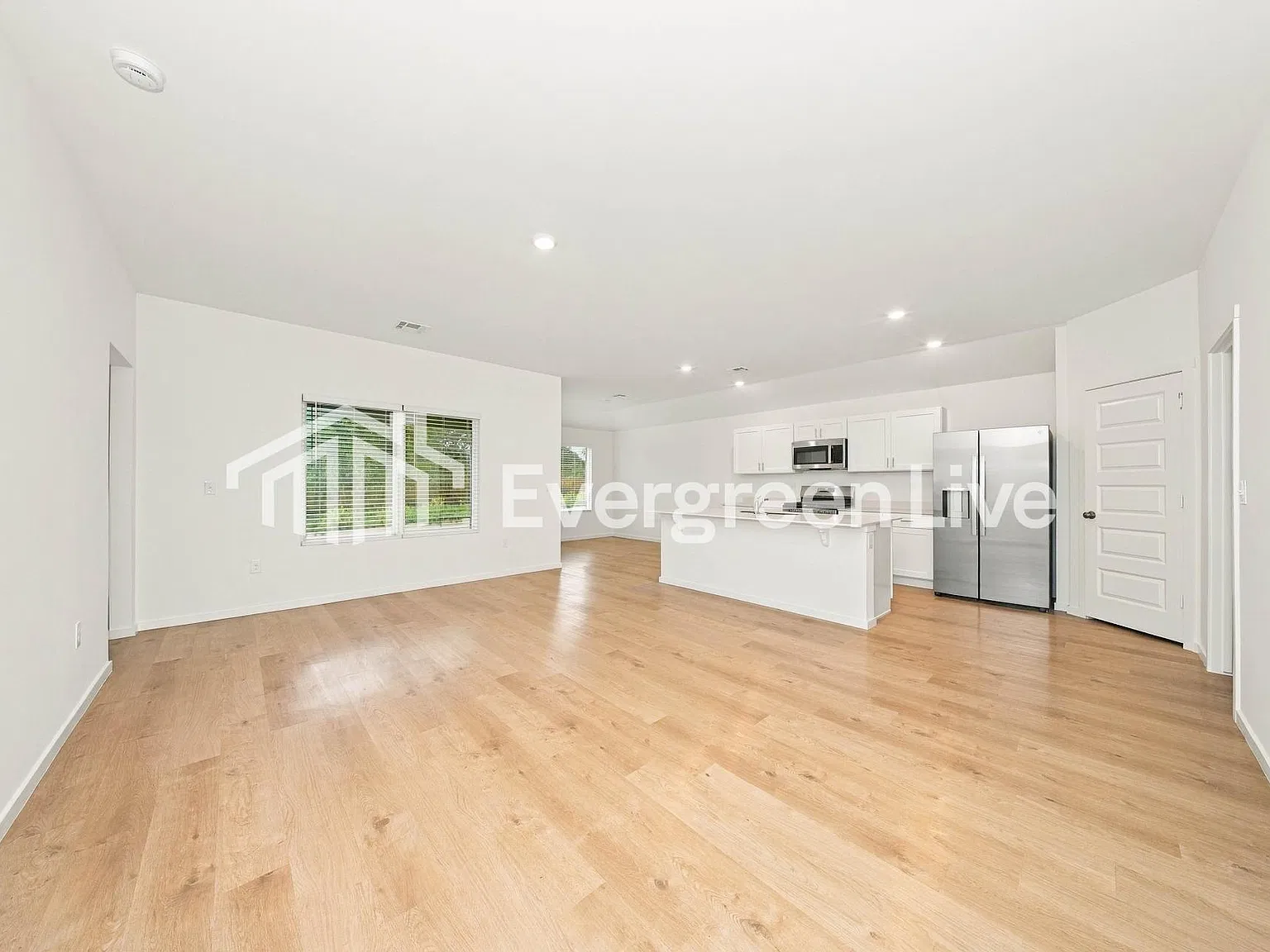 4 bed, 2.0 bath, 1613 sqft, $1,655 — Photo 3
