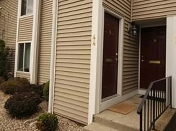 44 Nassau Dr, Springfield, MA 01129