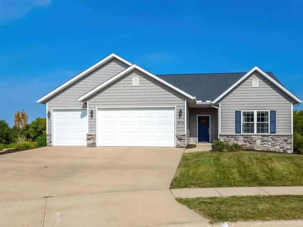 5014 Leprechaun Dr, Davenport, IA 52807