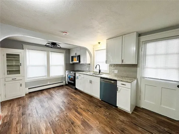 206 Reynolds Ave, Warwick, RI 02889