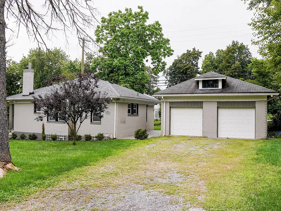 3855 Mount Royal Blvd