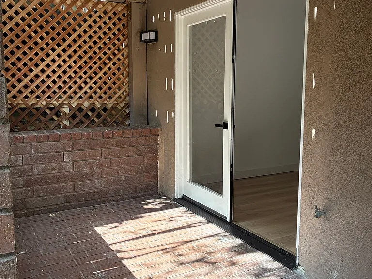 Ridgewood Cir — Photo 14