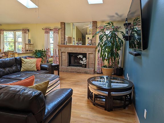 5th image of 99 Wentworth Ln
