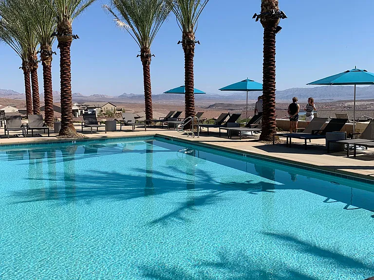 Pool/jacuzzi