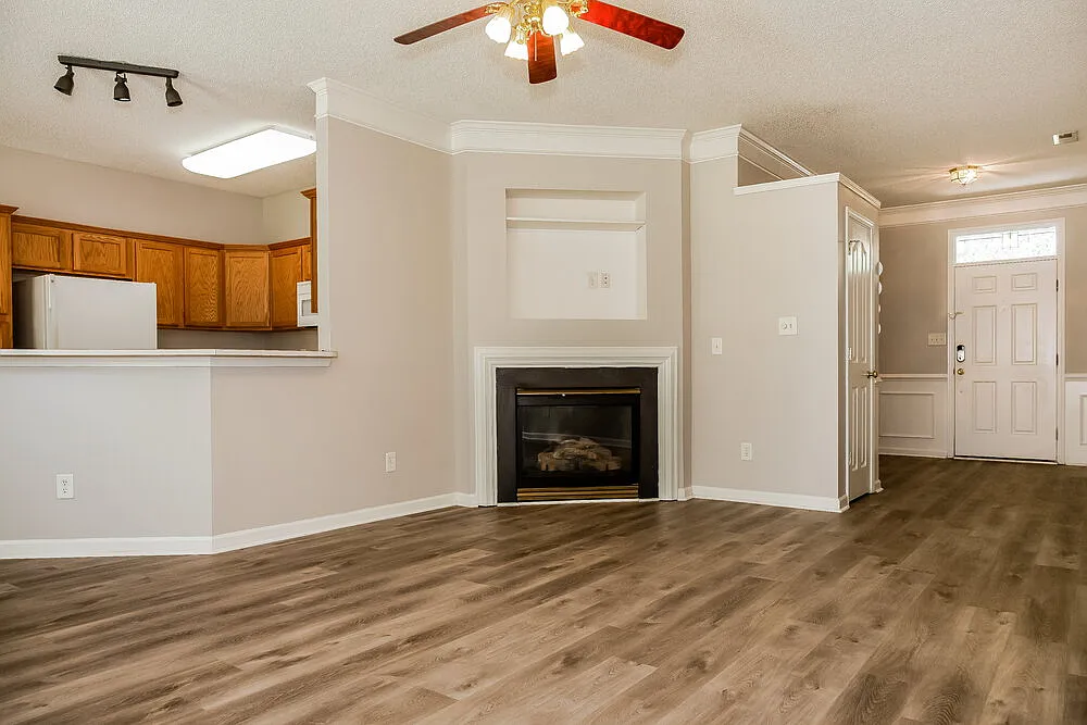 3 bed, 2.0 bath, 1197 sqft, $1,890 — Photo 4