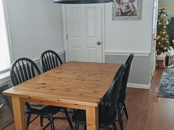 5th image of 7 Beaujolais Dr