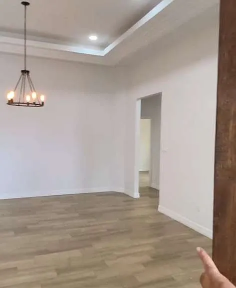 215 Laredo Blvd — Photo 4