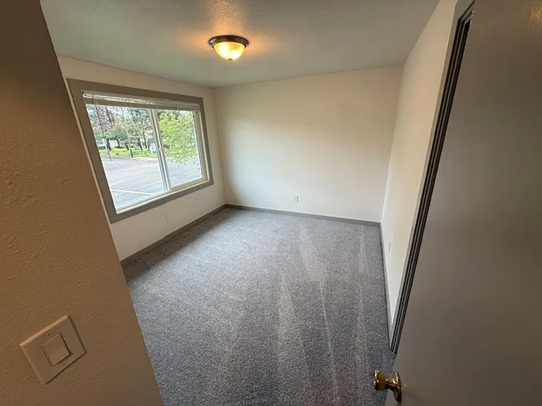720 NW Walnut Blvd — Photo 5