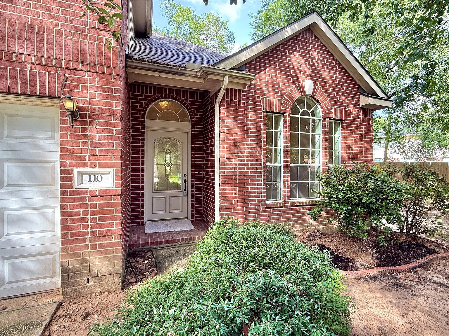 3 bed, 2.5 bath, 2338 sqft, $2,300 — Photo 3
