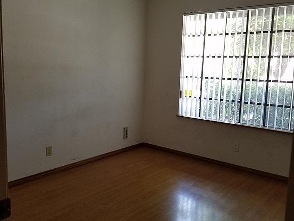 5th image of 406 Las Palomas Dr