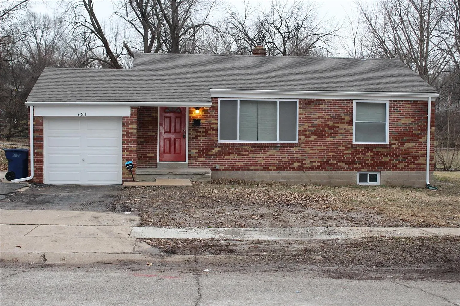 621 Wesley Ave photo 1