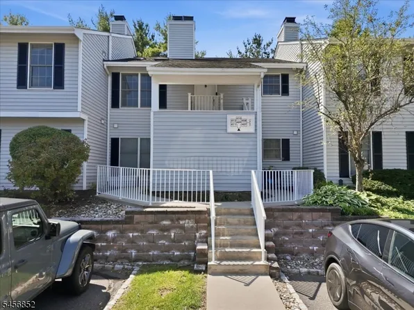 410 Ferncrest Ct, Readington Twp., NJ 08887