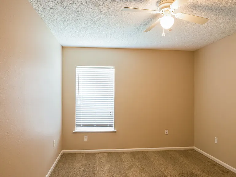 1417 Heather Ct — Photo 12