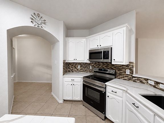 5th image of 9524 Willow Branch Way