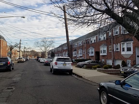 Exterior Neighborhood (street photo)