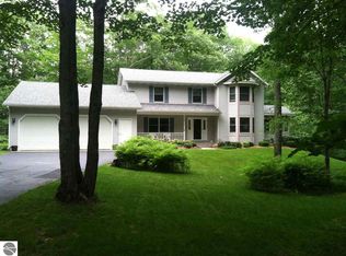 4821 Timber Ridge Dr, Cadillac, MI 49601