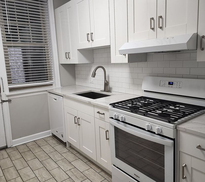 1st image of 1641 W Touhy Ave APT 1N