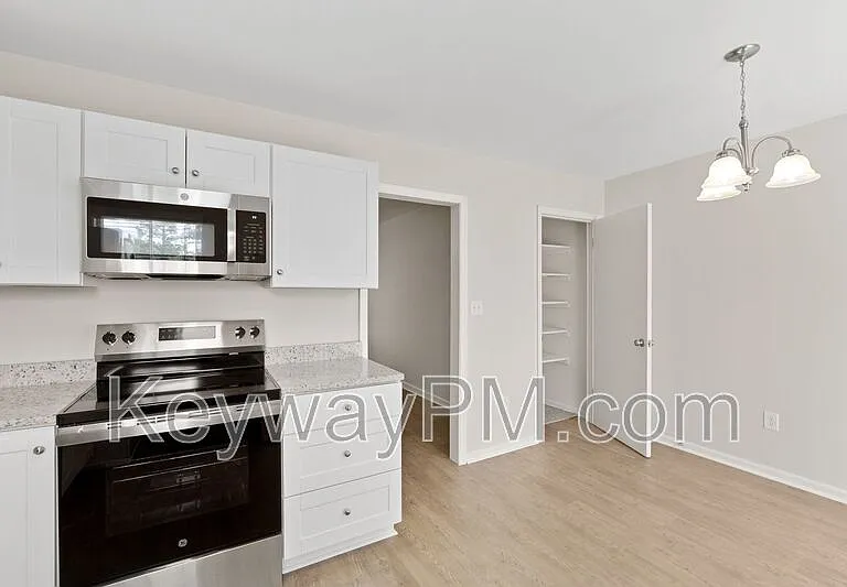 1030 Carriage Dr #D — Photo 6