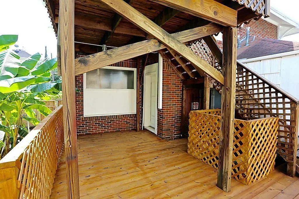 Studio, 1.0 bath, 350 sqft, $600 — Photo 2