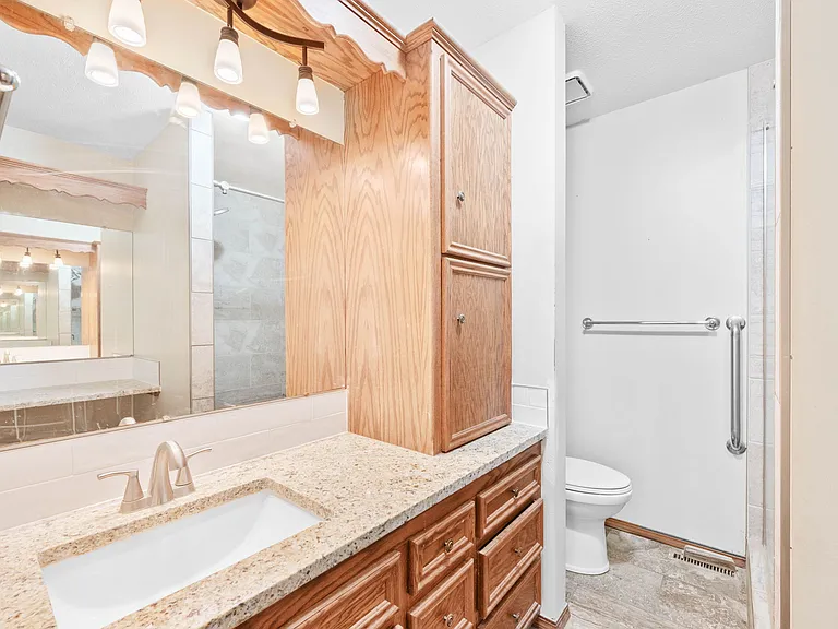 1814 N Redbarn Ln — Photo 10