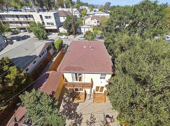 3rd image of 1405 Carmelita Ave