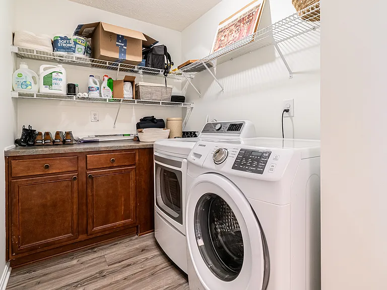 11009 Symington Cir — Photo 44